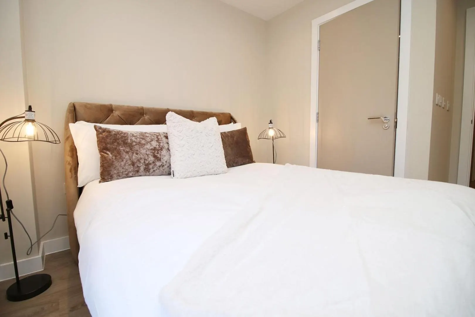 Casa 4 - 2 Bedroom Apartment With Balcony And Parking カーディフ
