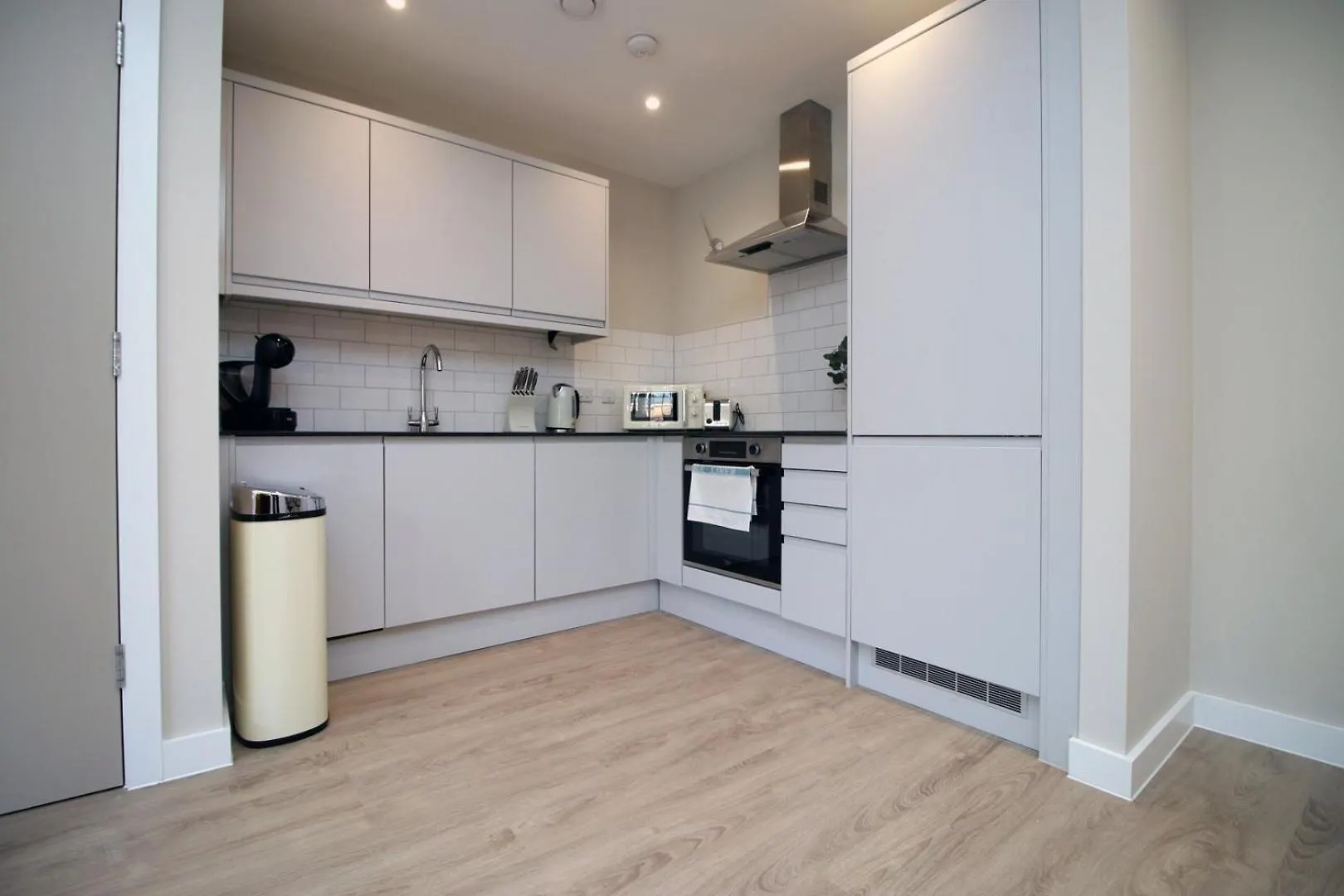 Casa 4 - 2 Bedroom Apartment With Balcony And Parking カーディフ 0*,  イギリス