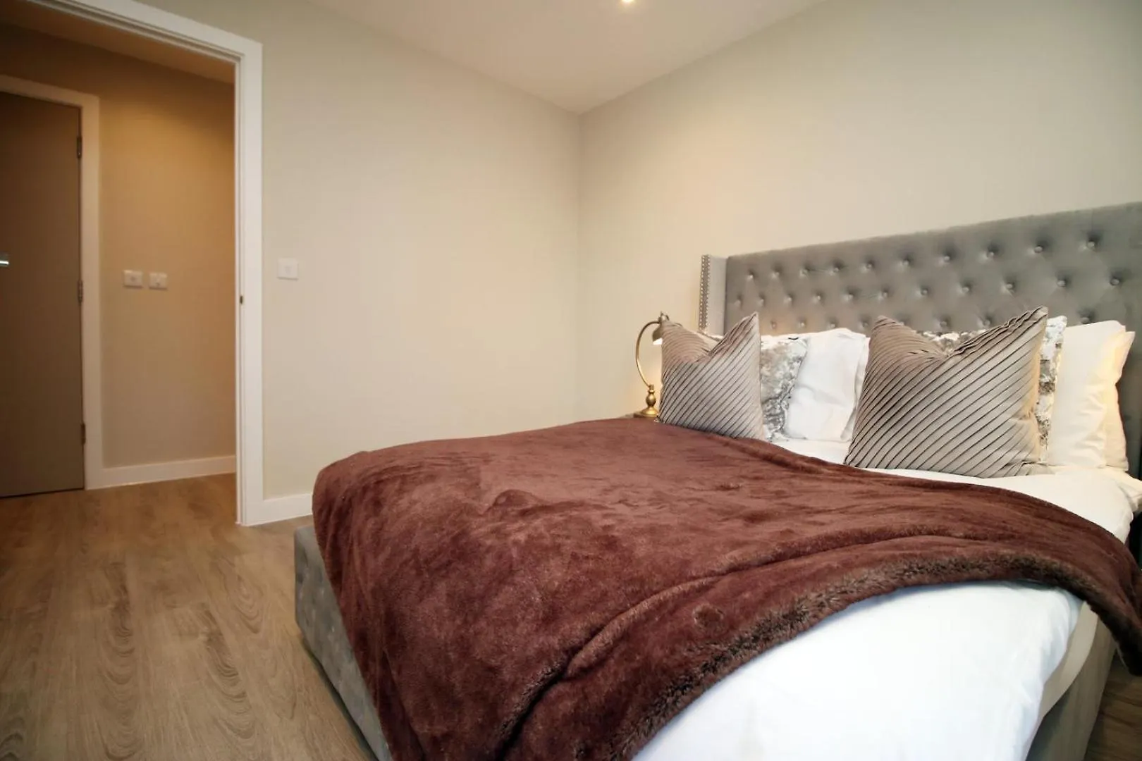Casa 4 - 2 Bedroom Apartment With Balcony And Parking カーディフ イギリス