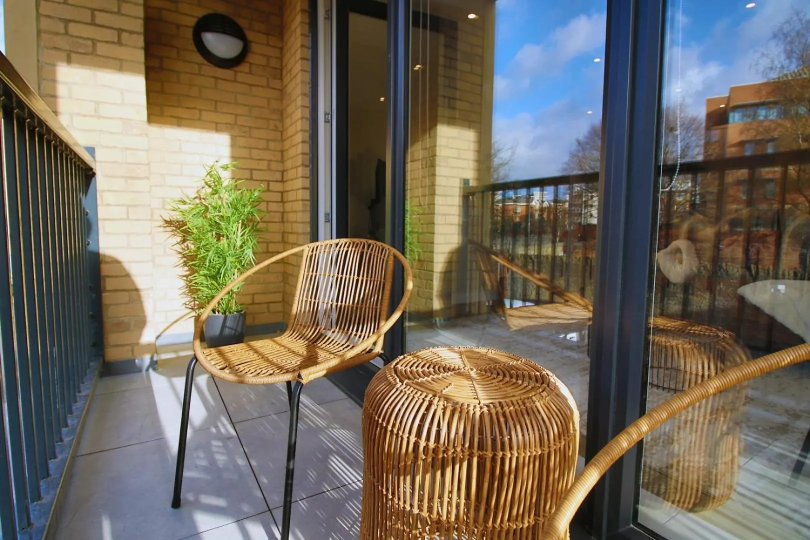 Casa 4 - 2 Bedroom Apartment With Balcony And Parking カーディフ